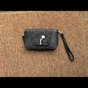 Free❤️ Black Jessica Simpson wristlet like new
